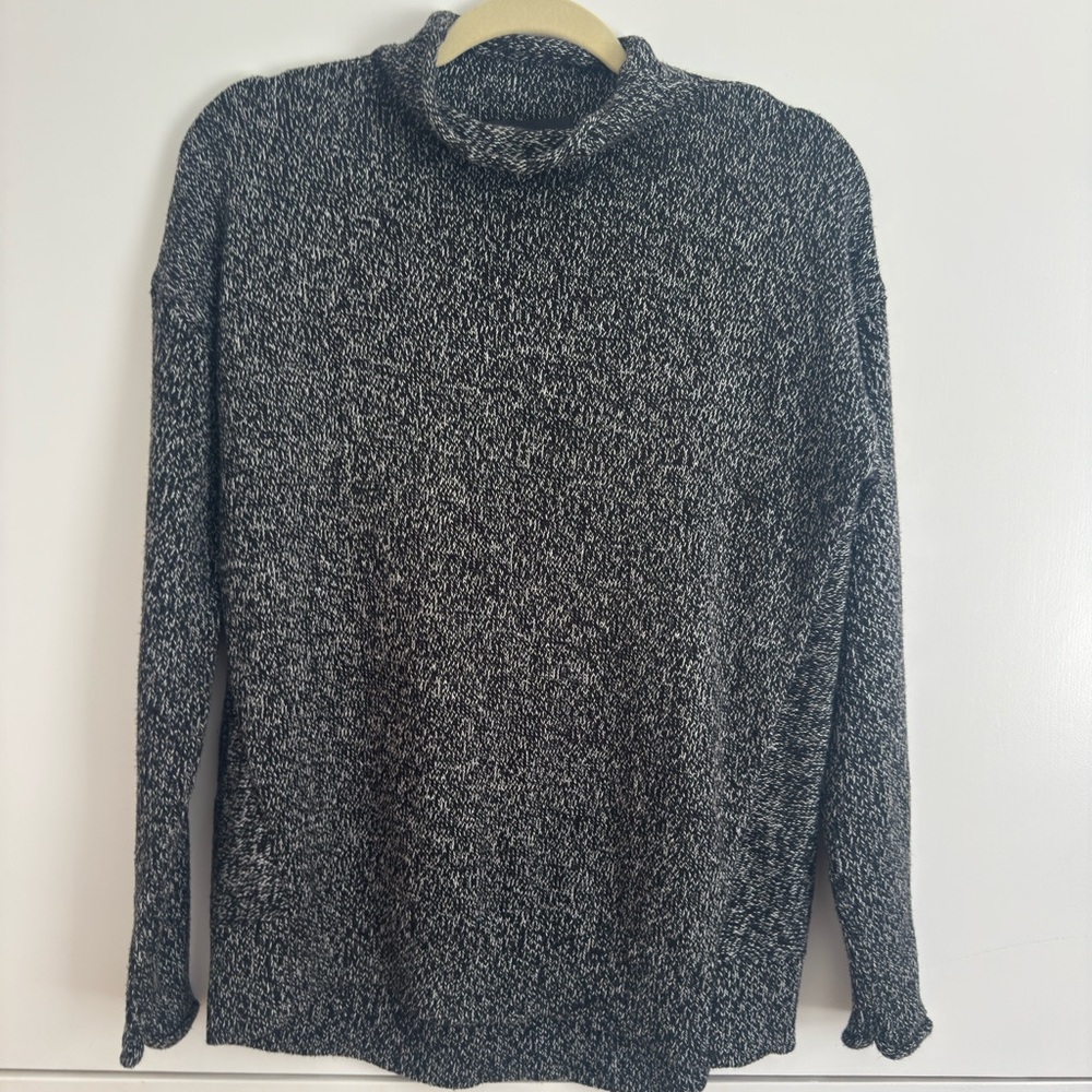 Never worn! Tahari Black and White oversized Knit Sweater cowl neck - Small